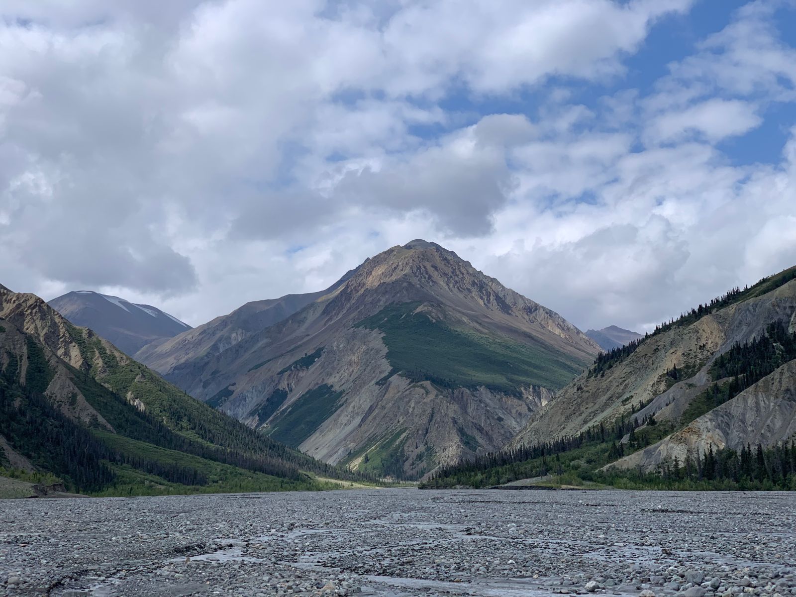 Ä’äy Chù (Slim's River) West trail in Kluane National Park